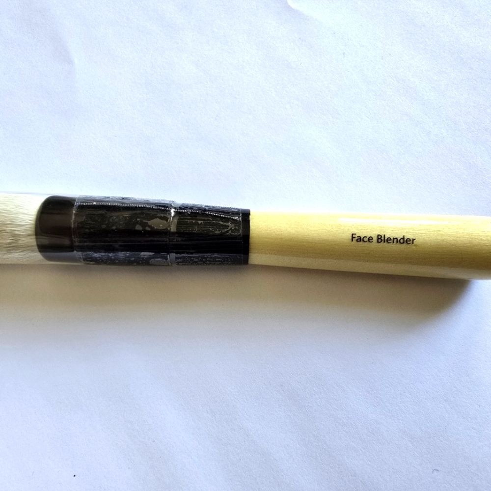 NEW Bobbi Brown Face Blender Brush Foundation Powder Makeup Highlighter